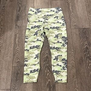 Fabletics Women’s Leggings Daisy Camo Pattern XL Pure Luxe ultra high waist 7/8